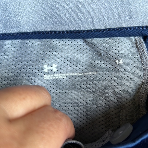 Like new - Under Armour golf shorts - Picture 3 of 3